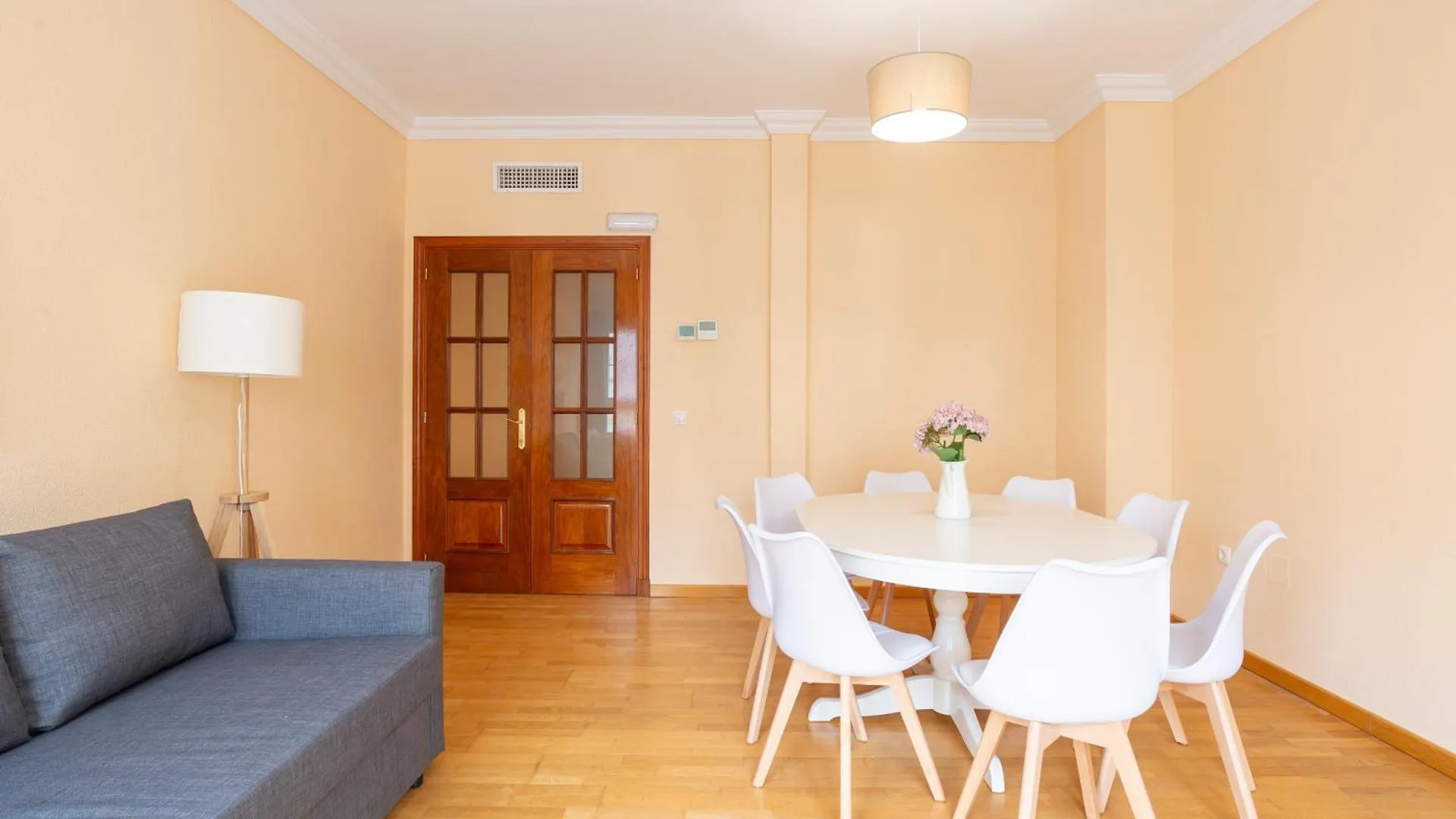 Teatro Plaza Apartments Malaga